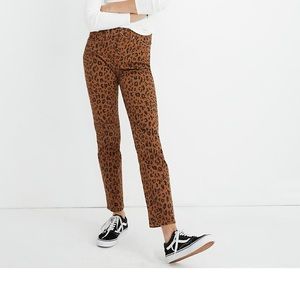 Stovepipe jeans in leopard print